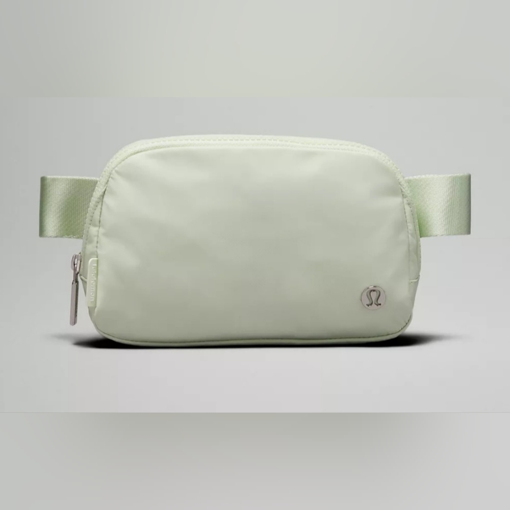 LULULEMON UNISEX BELT BAG 🎒